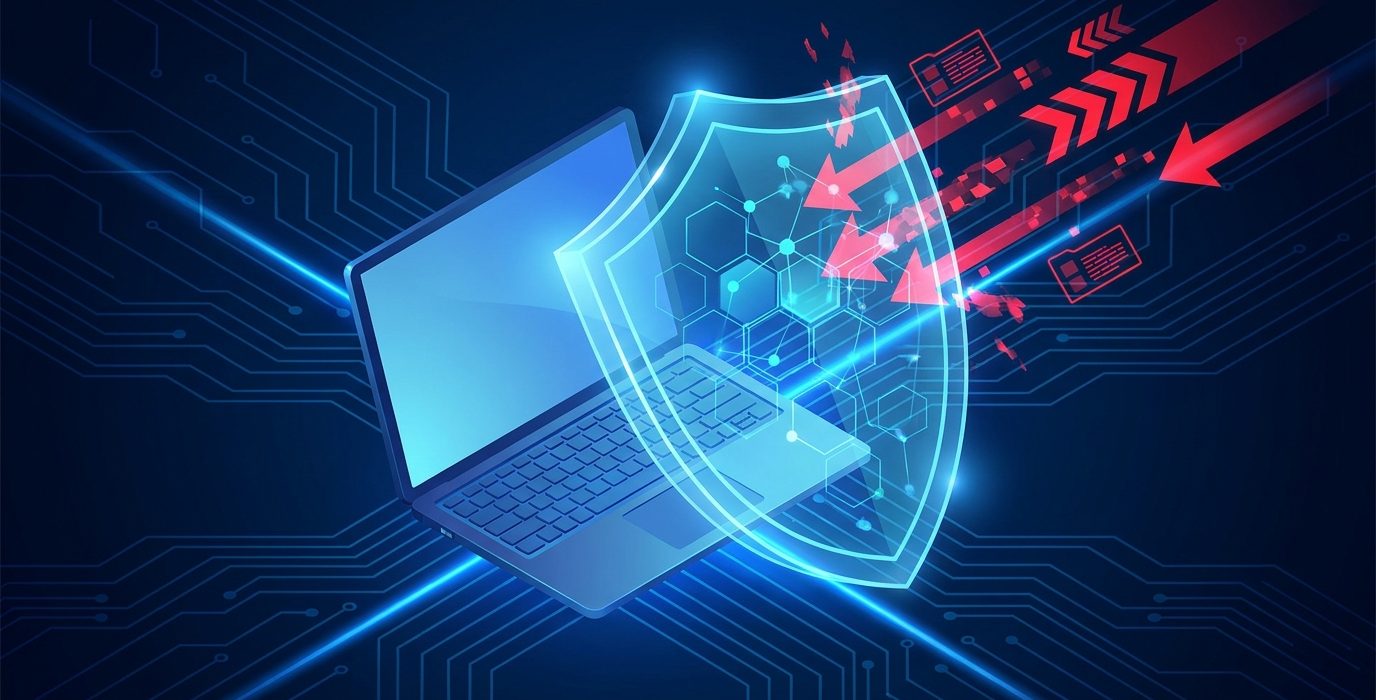 Laptop védelmének illusztrációja kék pajzzsal és piros támadás szimbólumokkal, cybersecurity koncepció.